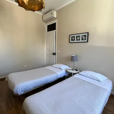 Hostel & Dp Vfxira