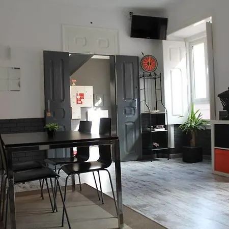 Hostel & Dp Vfxira